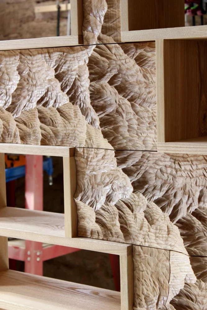 Meuble relief en bois sculpté by Benoît Vauthier et Manu Lerendu